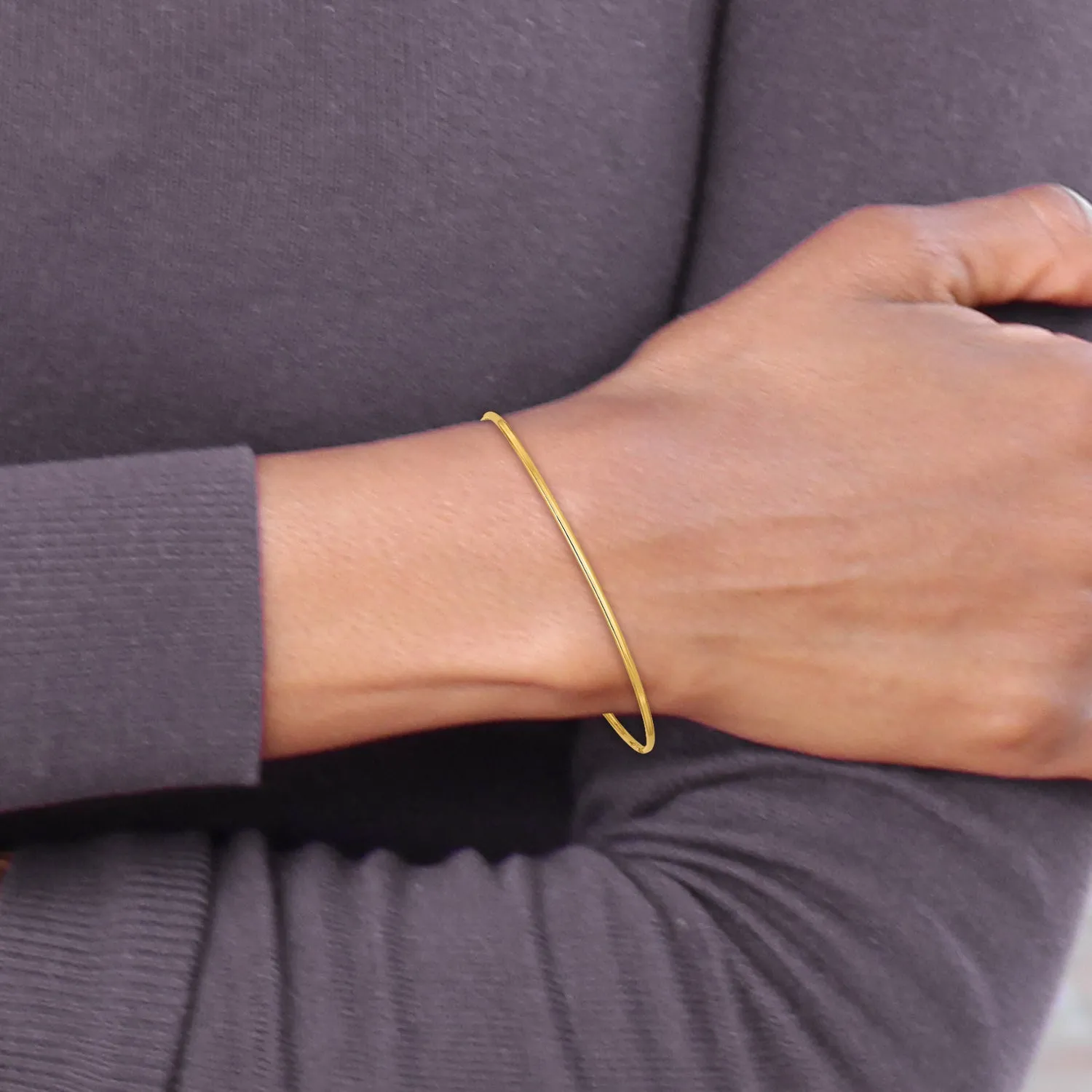 14K Gold Polished Slip-On Women's Bangle Bracelet with Timeless Elegance
