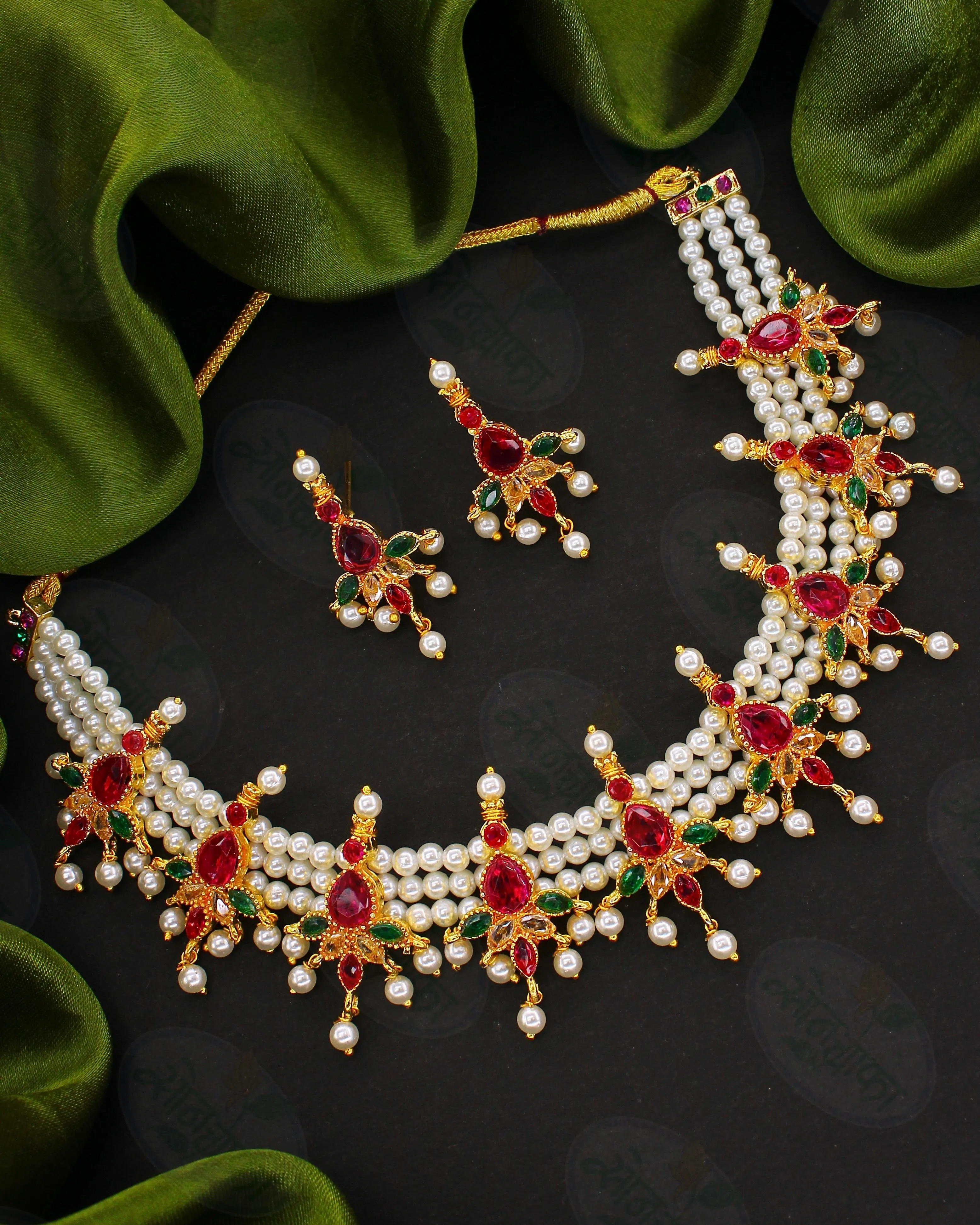 CHIC & DAINTY TEARDROP PEARL NECKLACE