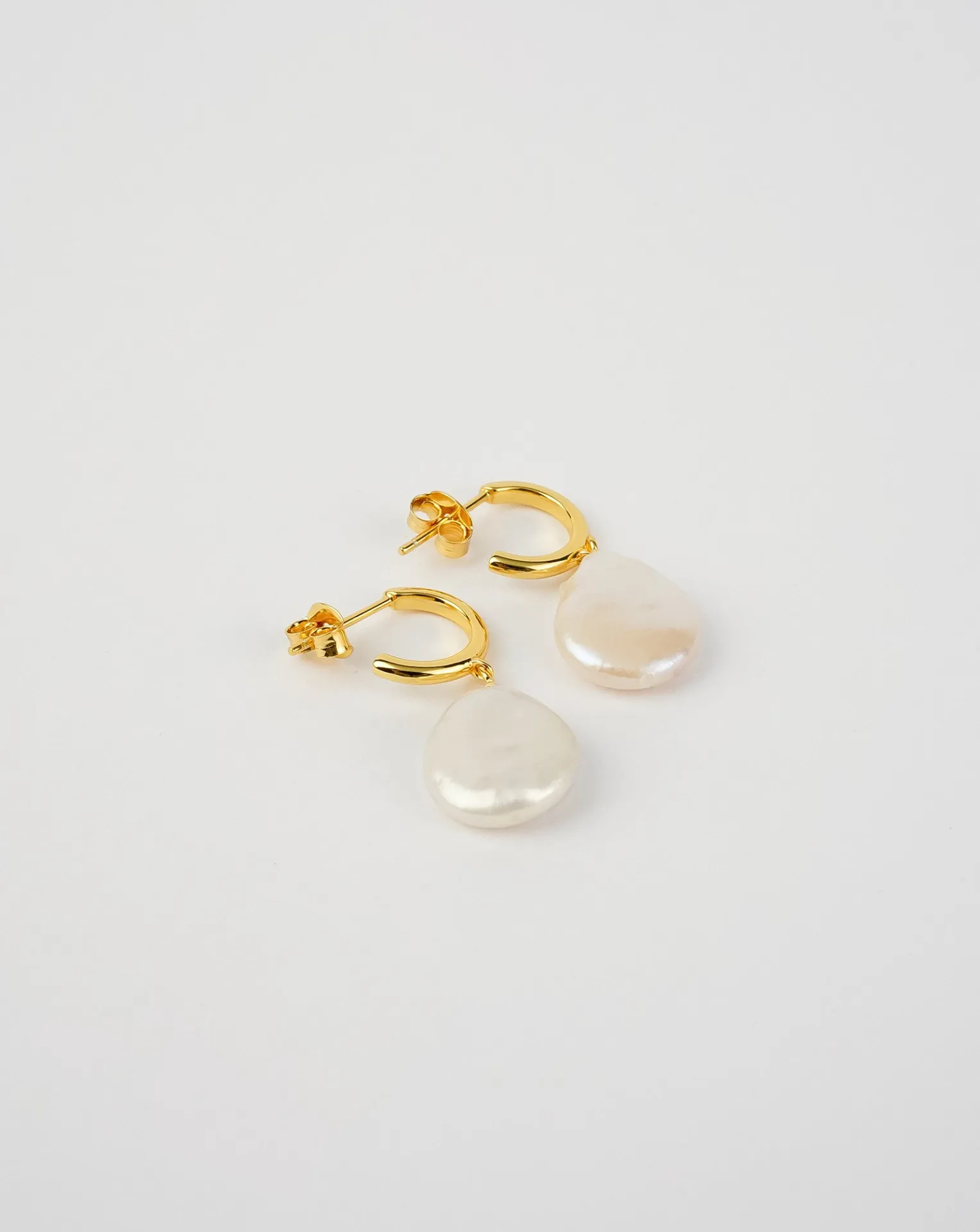 Elegant Open Back Flat Pearl Earrings – Timeless Freshwater Baroque Design