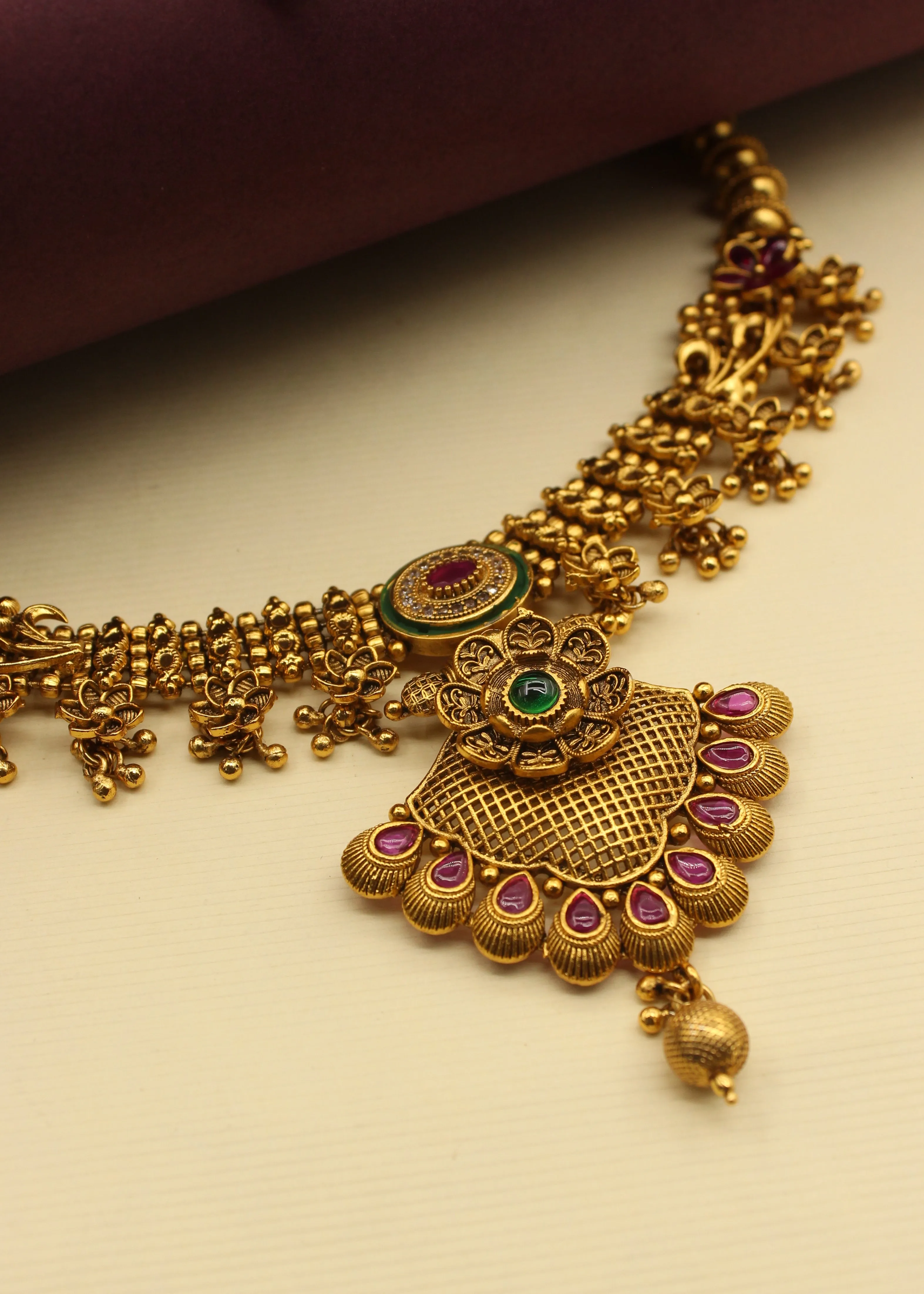 EXQUISITE FLOWERET AHILYA NECKLACE