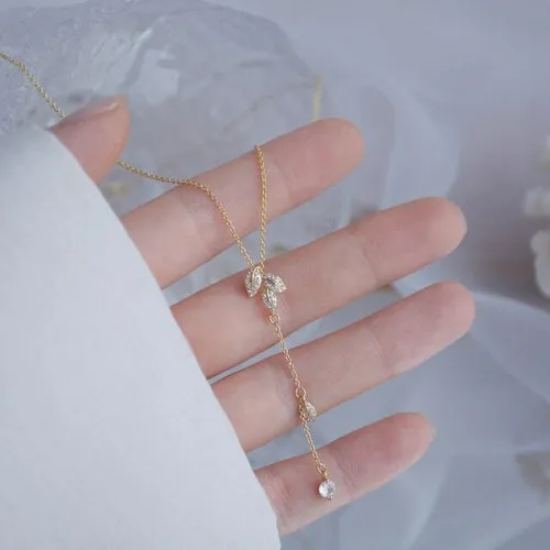 Hot Fashion Leaf Droplets Necklace for Women Exquisite Temperament