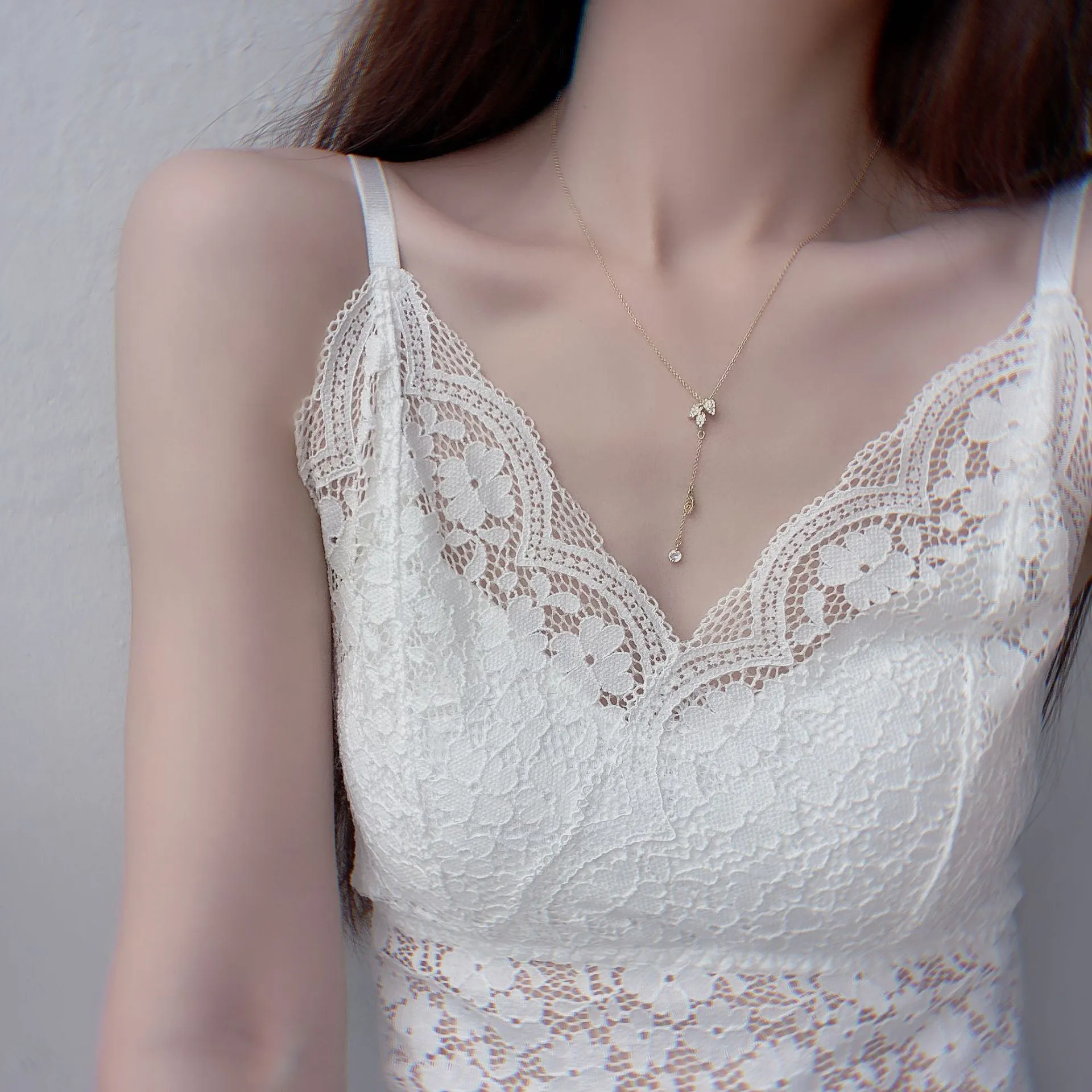 Hot Fashion Leaf Droplets Necklace for Women Exquisite Temperament