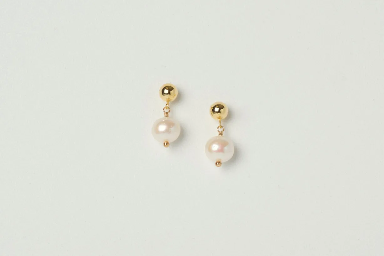 LA PEARLA STUDS