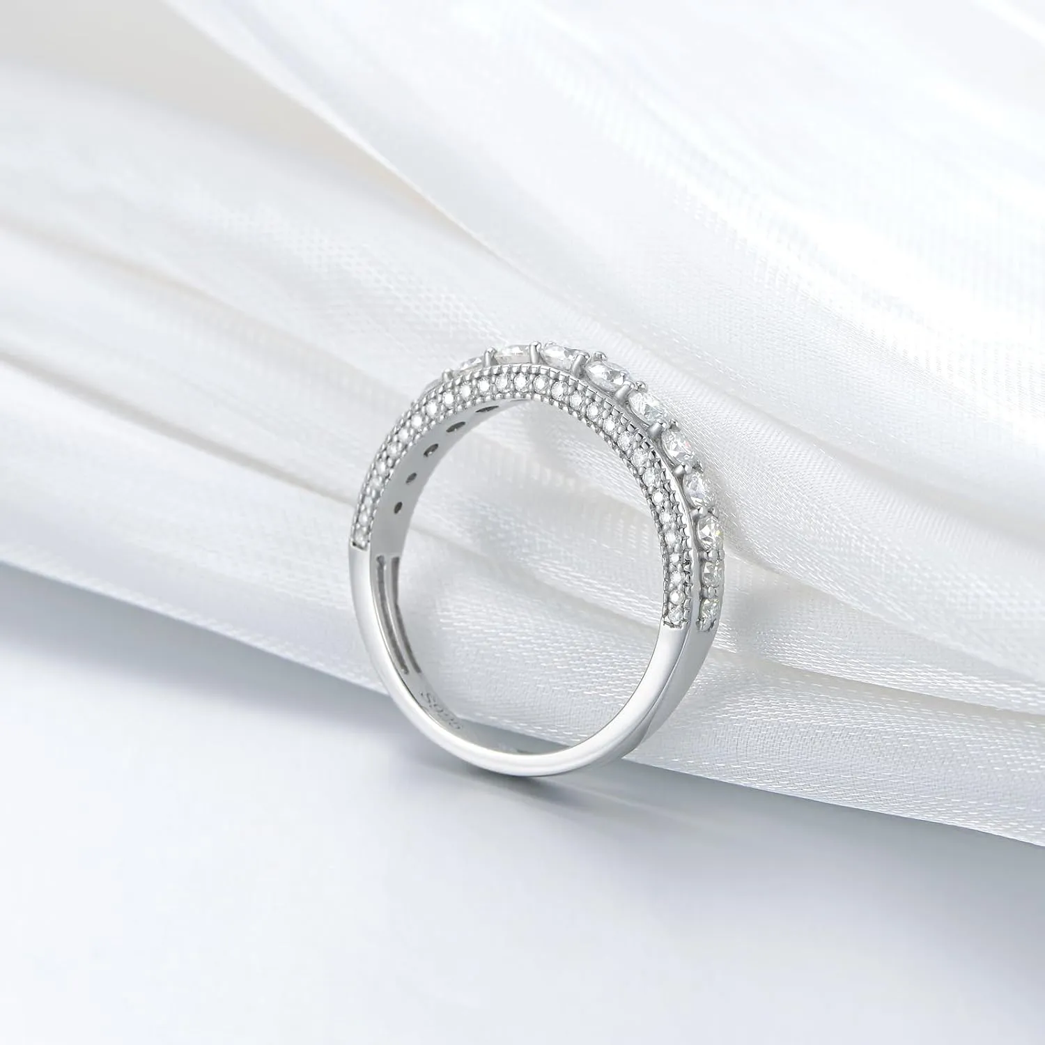 Molioaki 1.52 carats Round Cut Wedding bands for women Moissanite wedding bands Platinum Plated Silver womens wedding rings