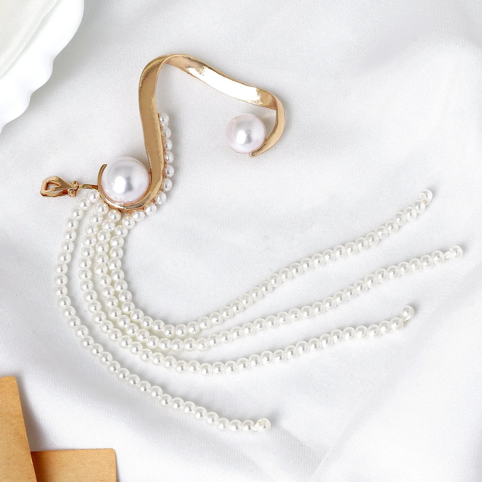 Pearline Gold Earcuff