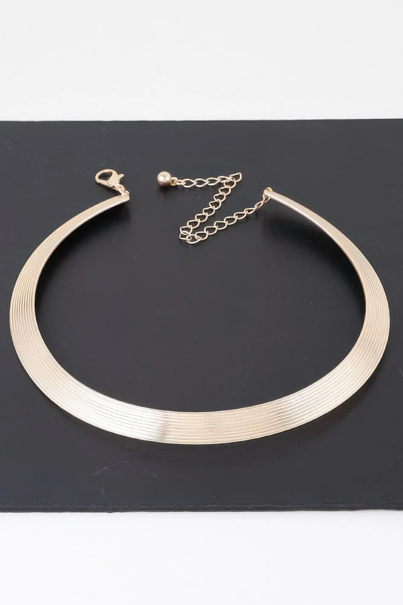 Shiny Modern Choker Necklace