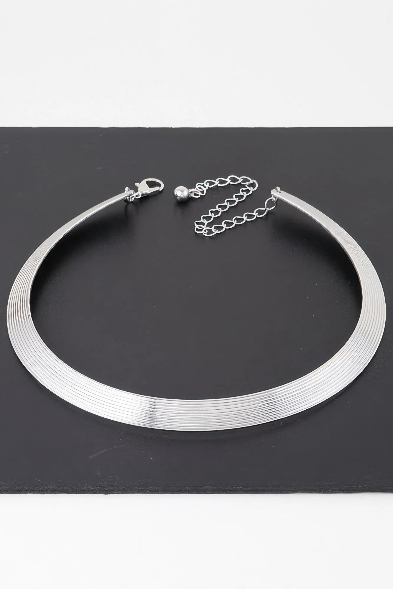 Shiny Modern Choker Necklace