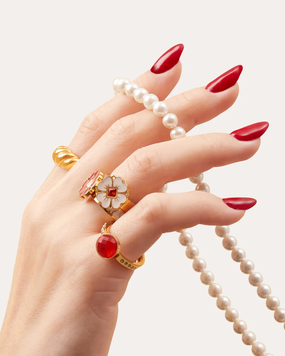 Short Timeless Pearl Mvintage Charm Chain, Gold