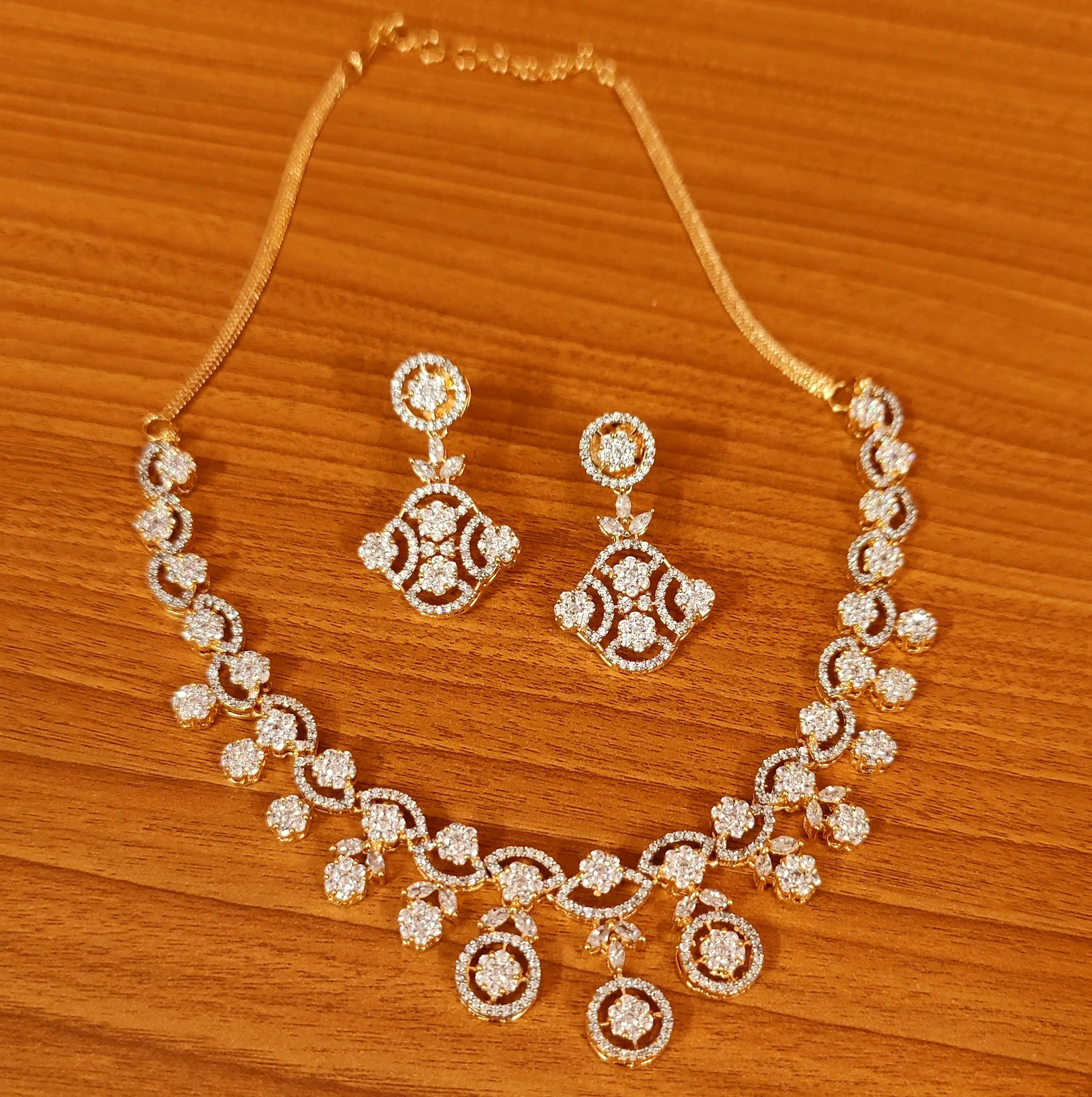 SILVER PLATED CZ STUDDED CLUSTER SETTING NECKLACE SET