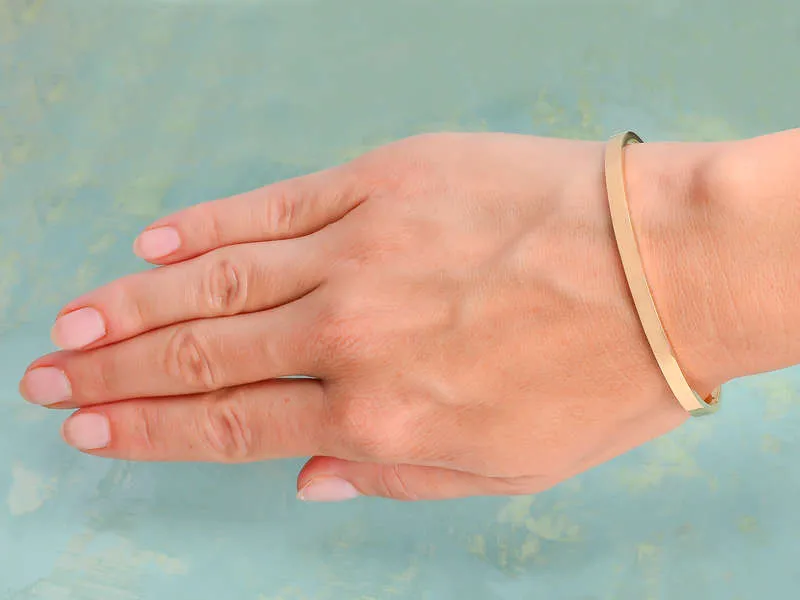 Sloan & Co. Oval Gold Antique Bangle