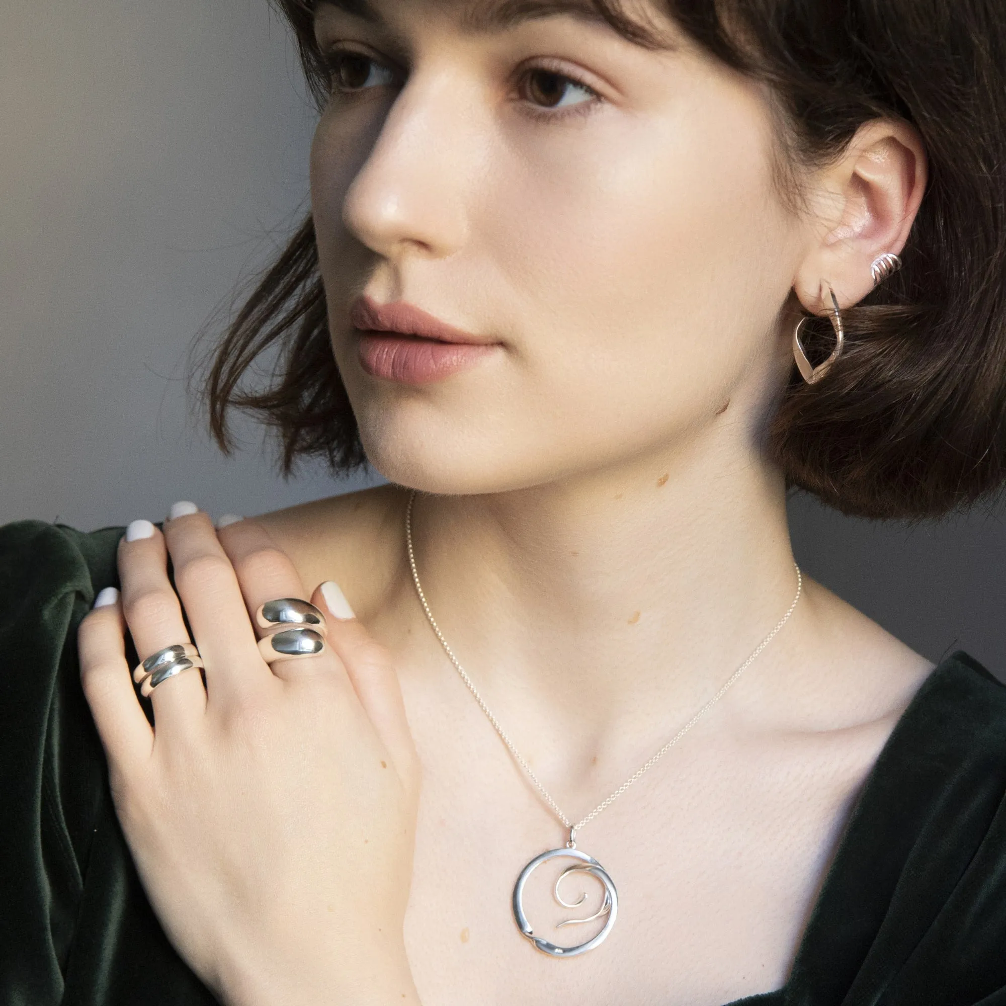 Sterling Silver Large Round Swirl Twist Ribbon Circle Pendant Necklace