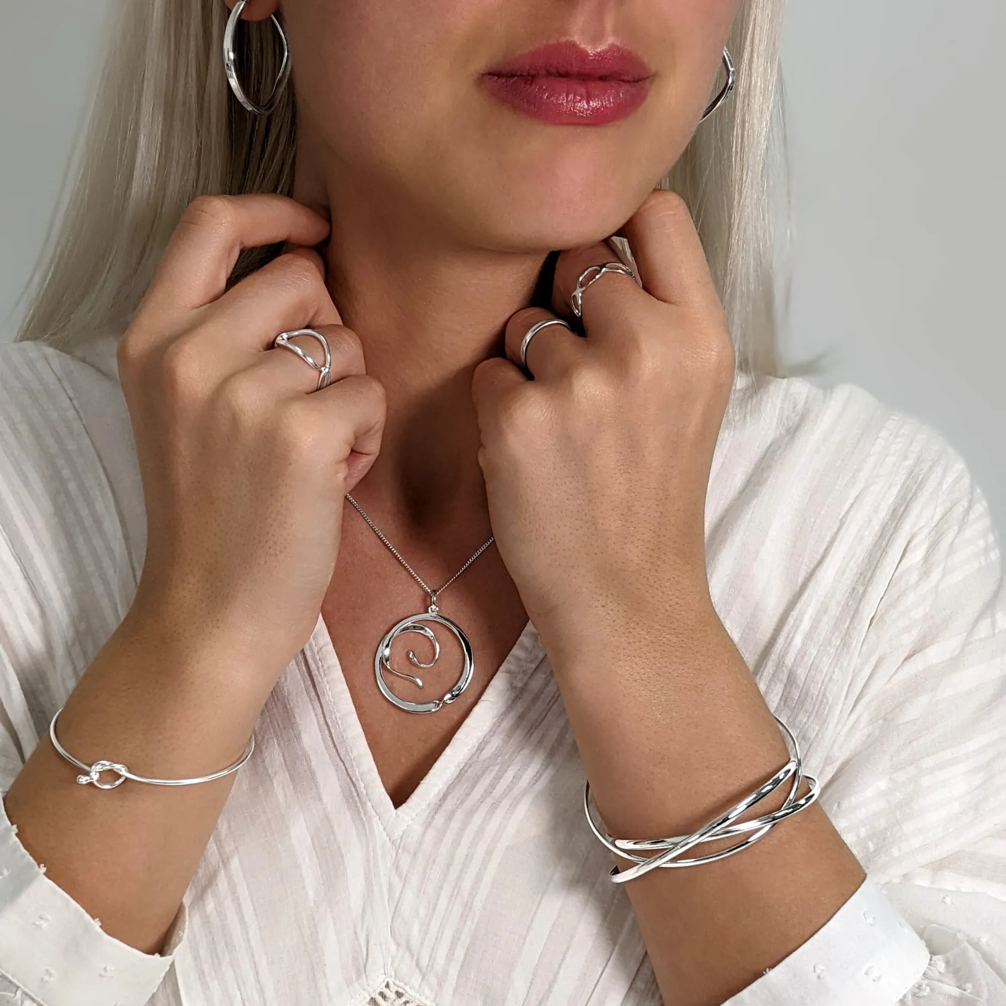 Sterling Silver Large Round Swirl Twist Ribbon Circle Pendant Necklace