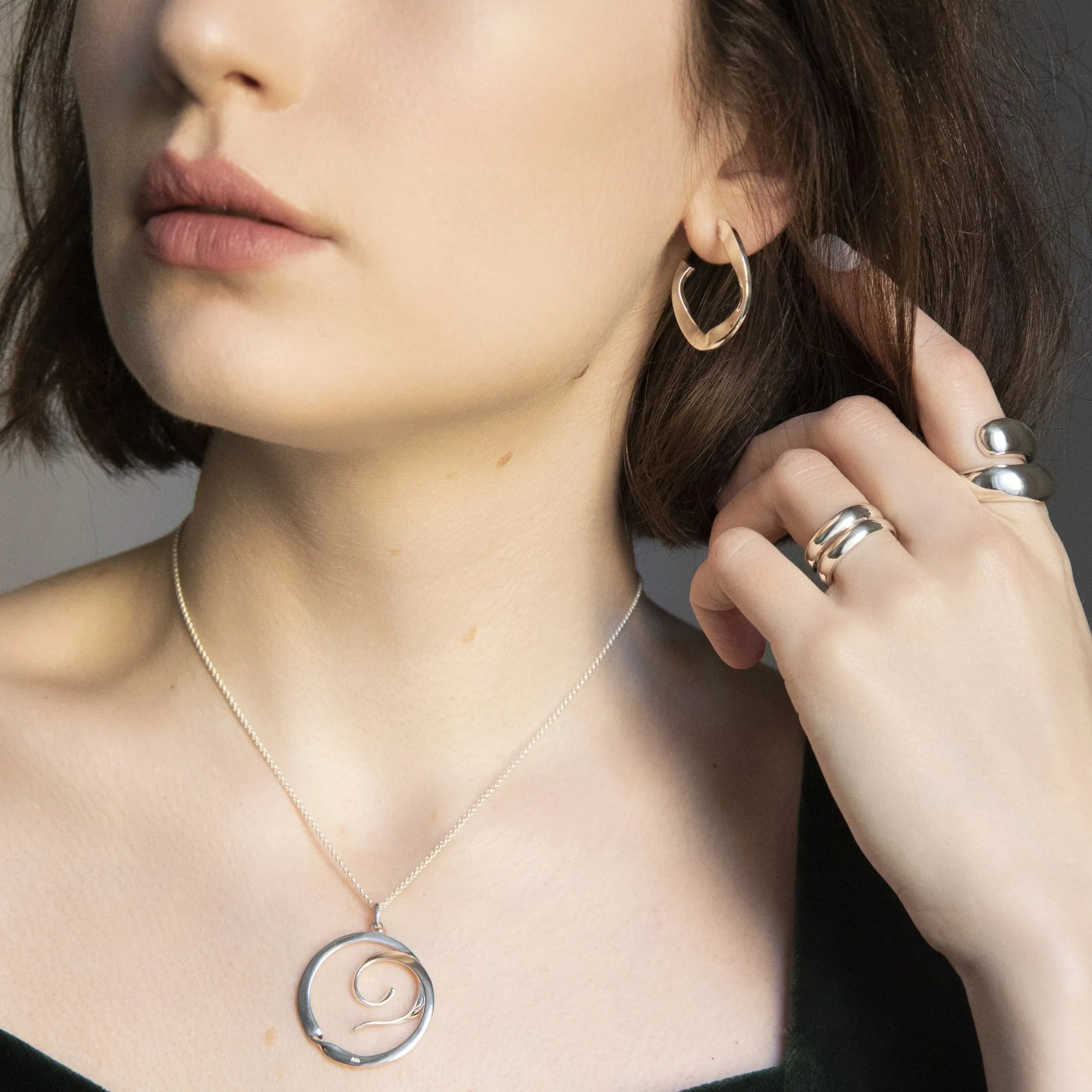 Sterling Silver Large Round Swirl Twist Ribbon Circle Pendant Necklace