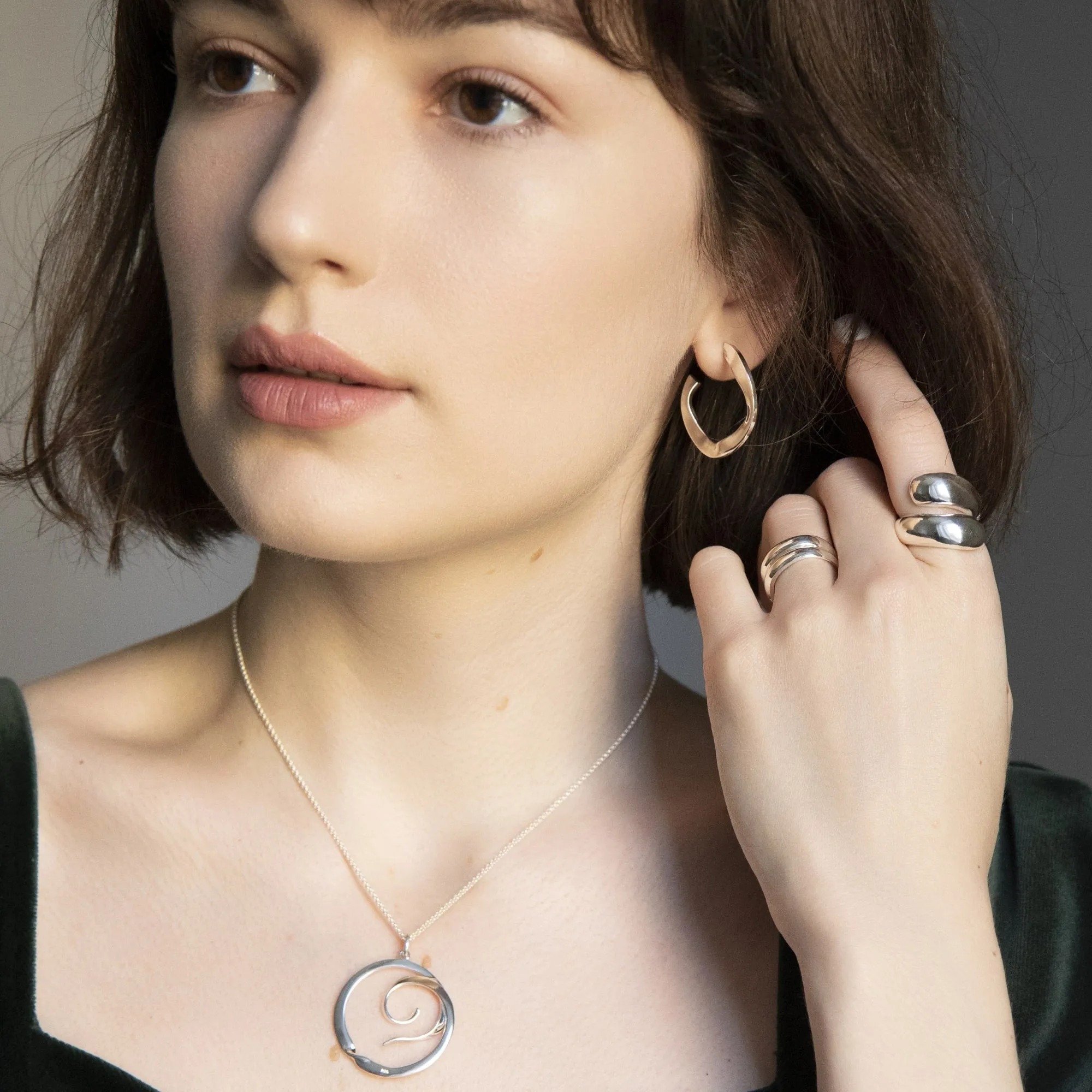 Sterling Silver Large Round Swirl Twist Ribbon Circle Pendant Necklace