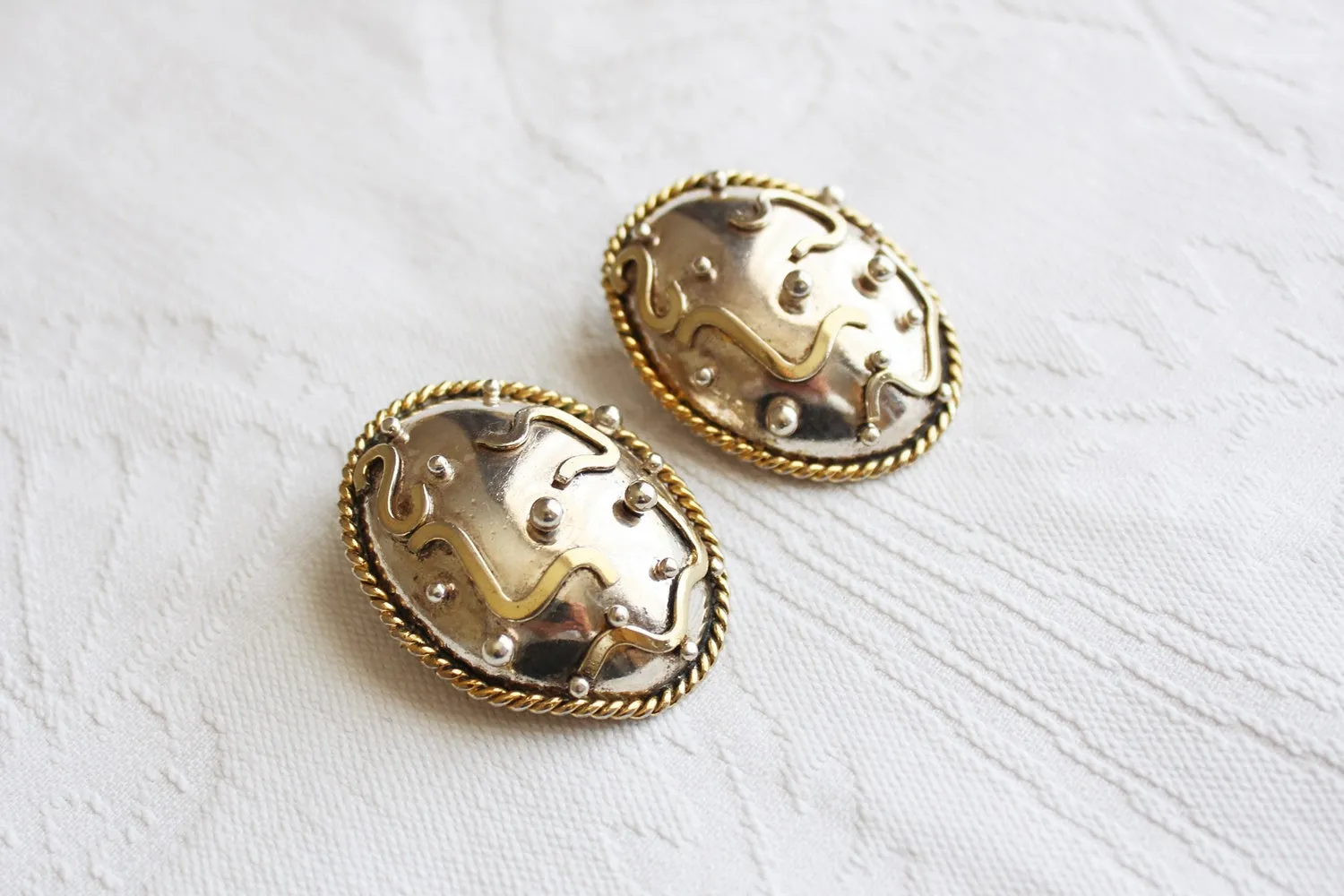 VINTAGE CHUNKY ABSTRACT OVERSIZE CLIP-ONS